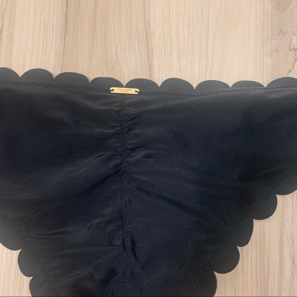 Abercrombie and Fitch Scalloped Bikini Bottom Size Medium - Picture 2 of 5